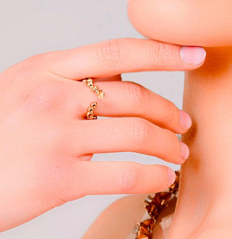 Anello in bronzo indossato