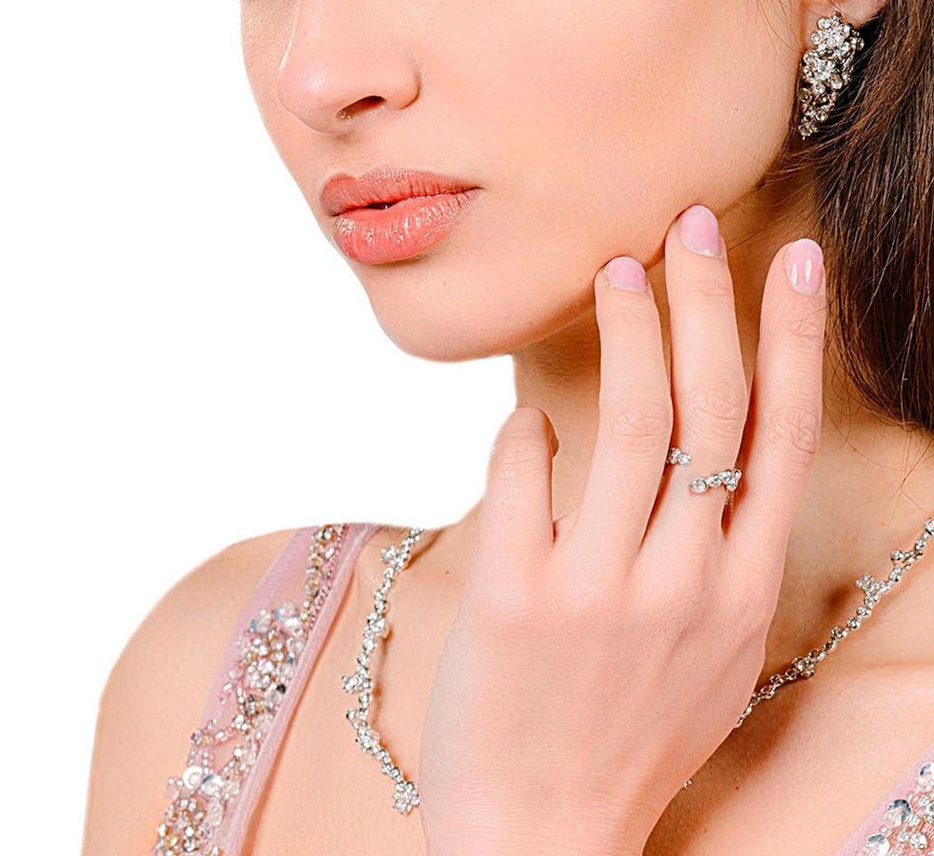 Anello in argento indossato