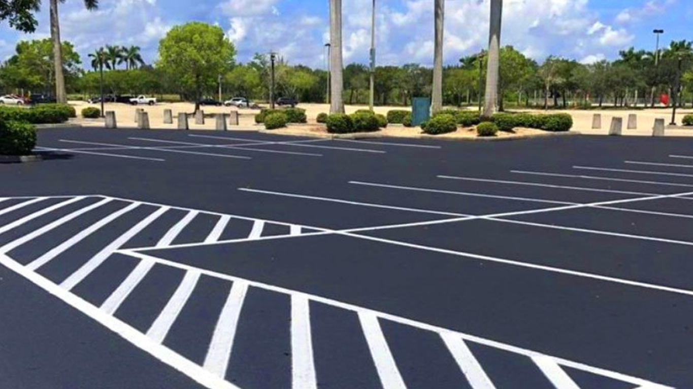 Asphalt paving