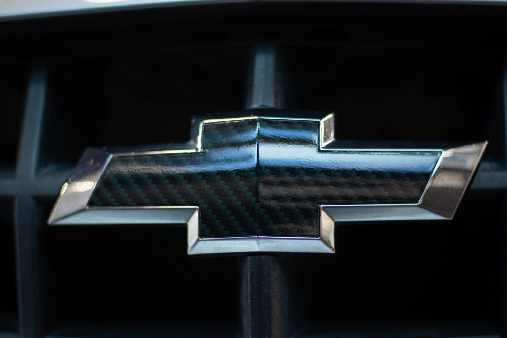 Chrome Chevrolet bowtie emblem on a dark background