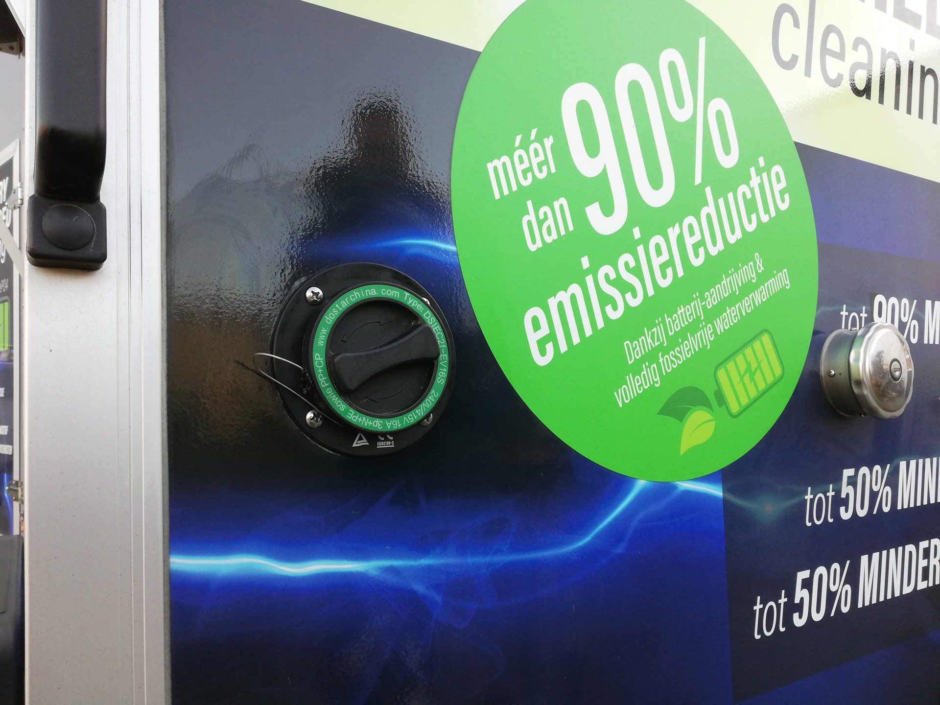 Meclean elektrische Hogedruktrailer HDTE 250/15 detail laadstekker verbinding gesloten