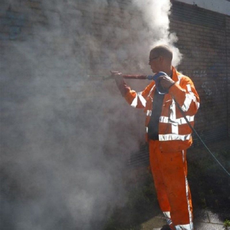 Meclean diesel powered high-pressure trailer HDT 350/18 DUO Removing graffiti with SteamPLUS