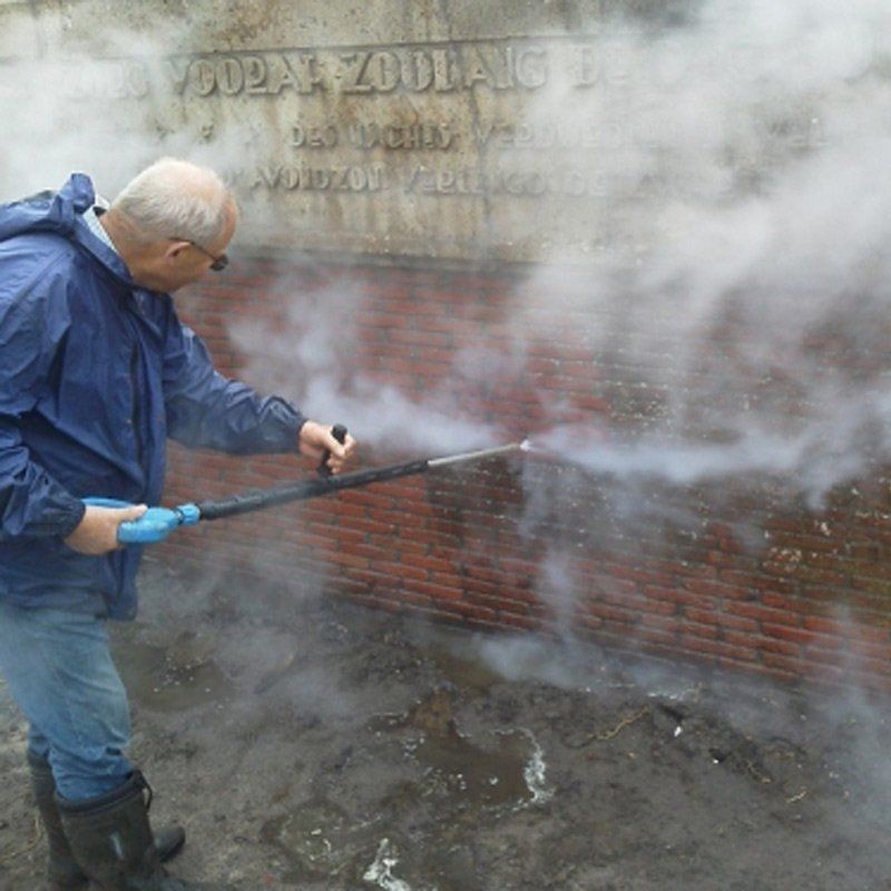Meclean hogedruk unit Trailerpack TP 200/21 gevelreiniging van monument in stedelijke omgeving zonder beschadiging