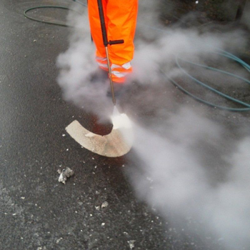 Meclean diesel powered high-pressure trailer HDT 350/18 DUO Removal of road markings with SteamPLUS