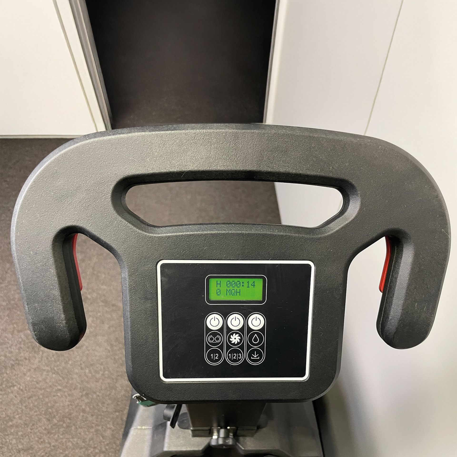 Meclean professionele achterloop schrobmachine POWERSCRUB 40.8 detail stuur