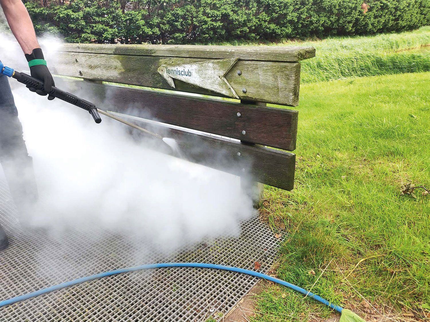 Meclean SteamPLUS Deep cleaning without damaging the sensitive surface Meclean SteamPLUS Deep cleaning without damaging the sensitive surface