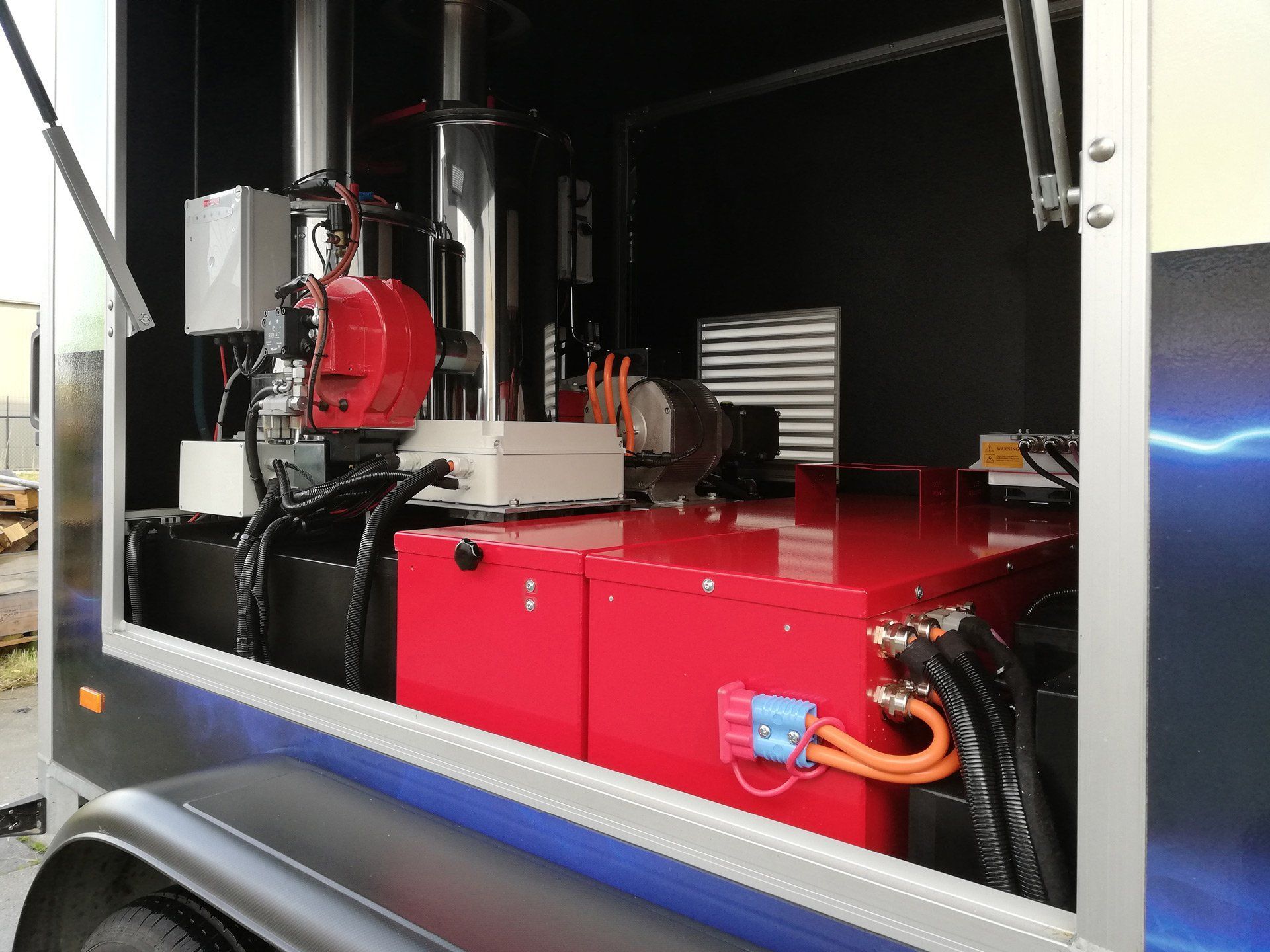 Meclean electrical powered high-pressure trailer HDTE 200/21 detail inside