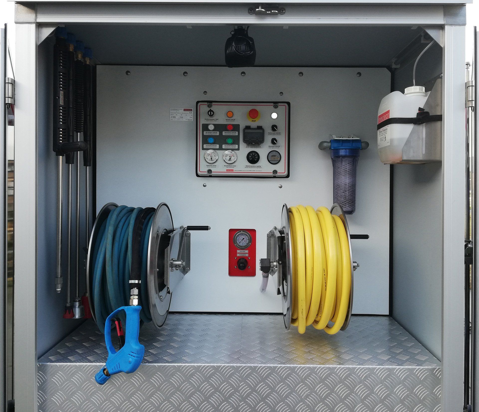 Meclean electrical powered high -pressure trailer HDTE 200/21 detail rear side open control panel