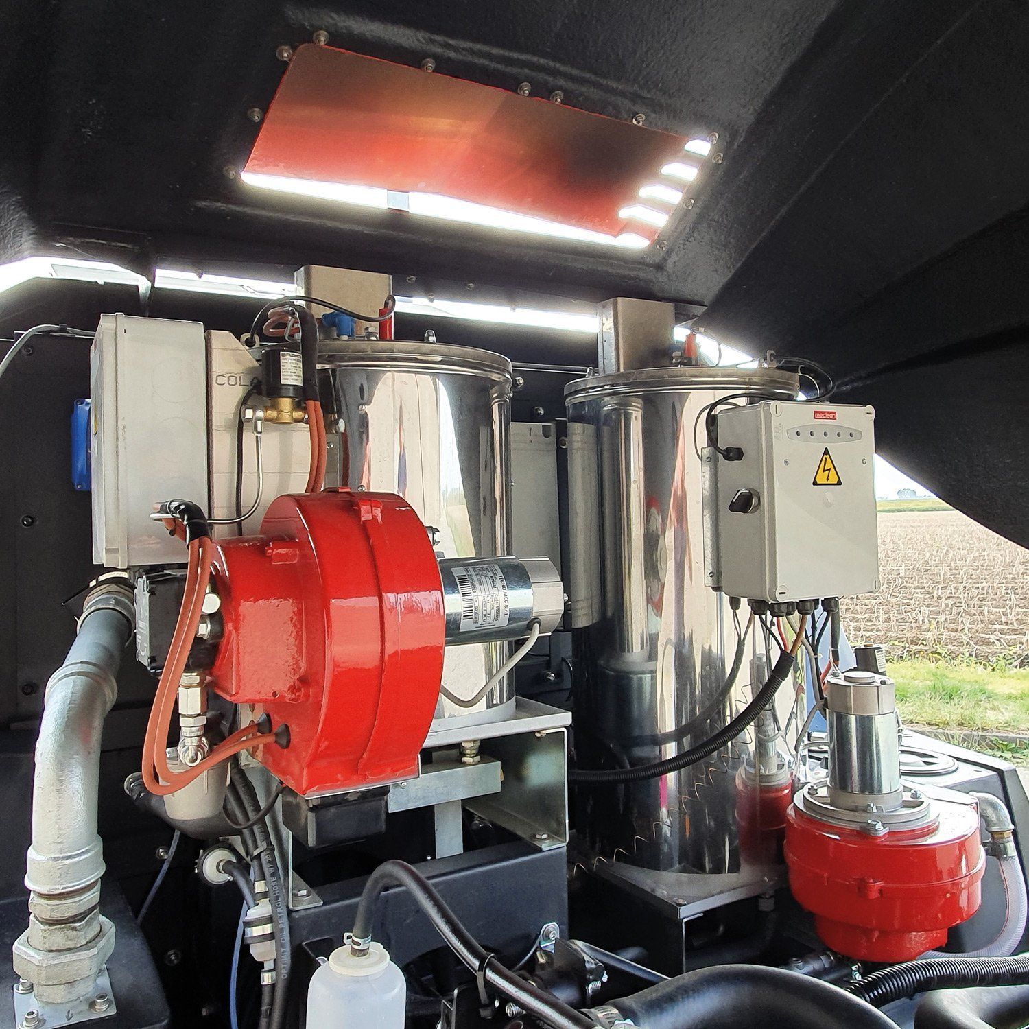 Meclean high-pressure trailer Trailerjet TJL 500/15 diesel engine drive detail inside double burner