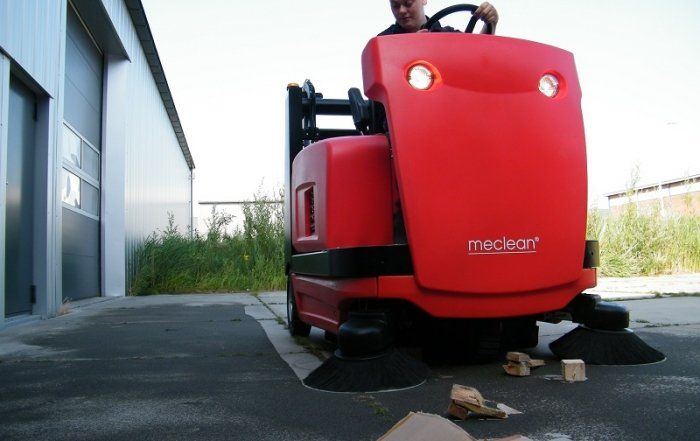 Meclean industriële veegmachine batterij aandrijving BUSTER 1300TTE Buitenvegen