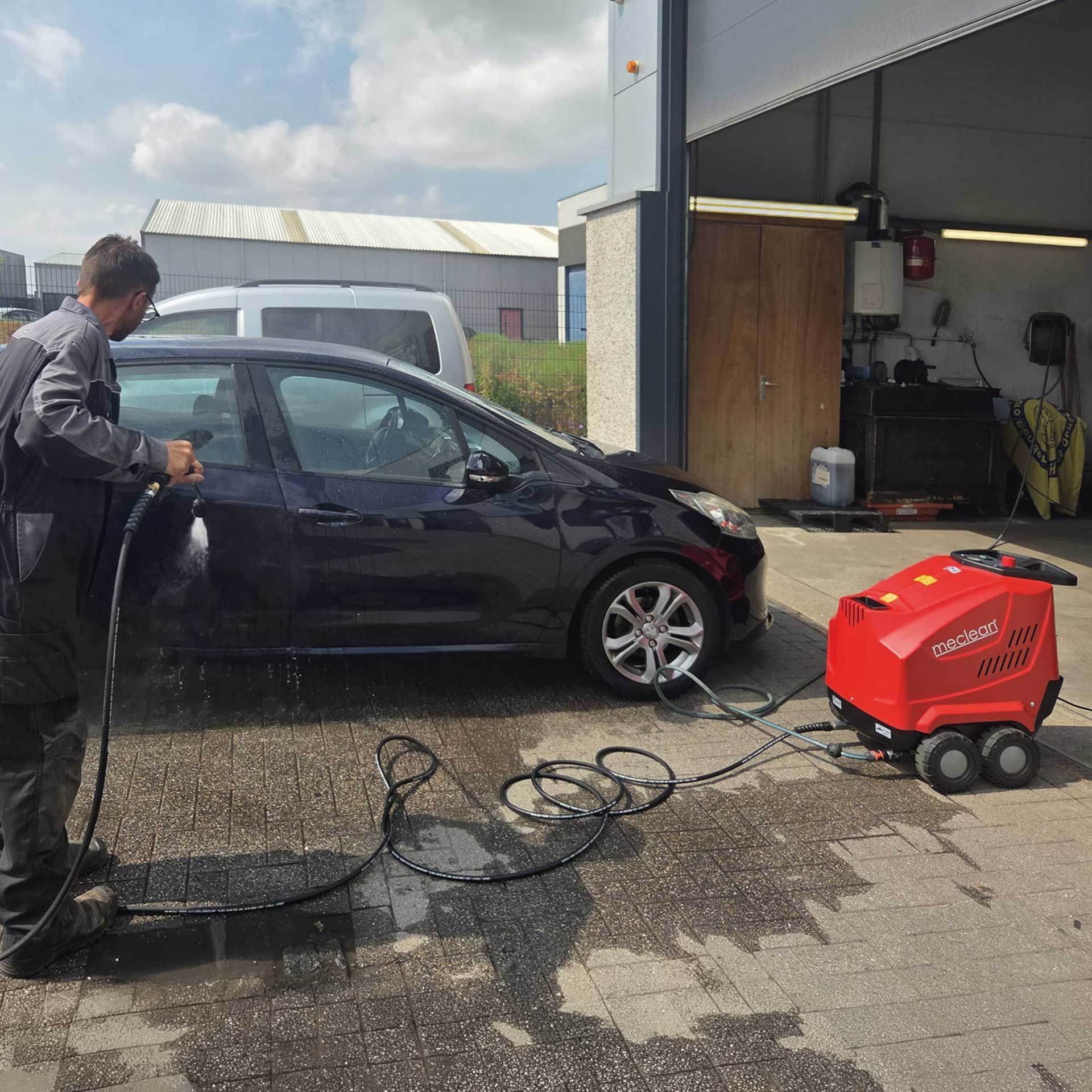 Meclean professional hot water high-pressure washer SERIE KX 130/8 cleaning car