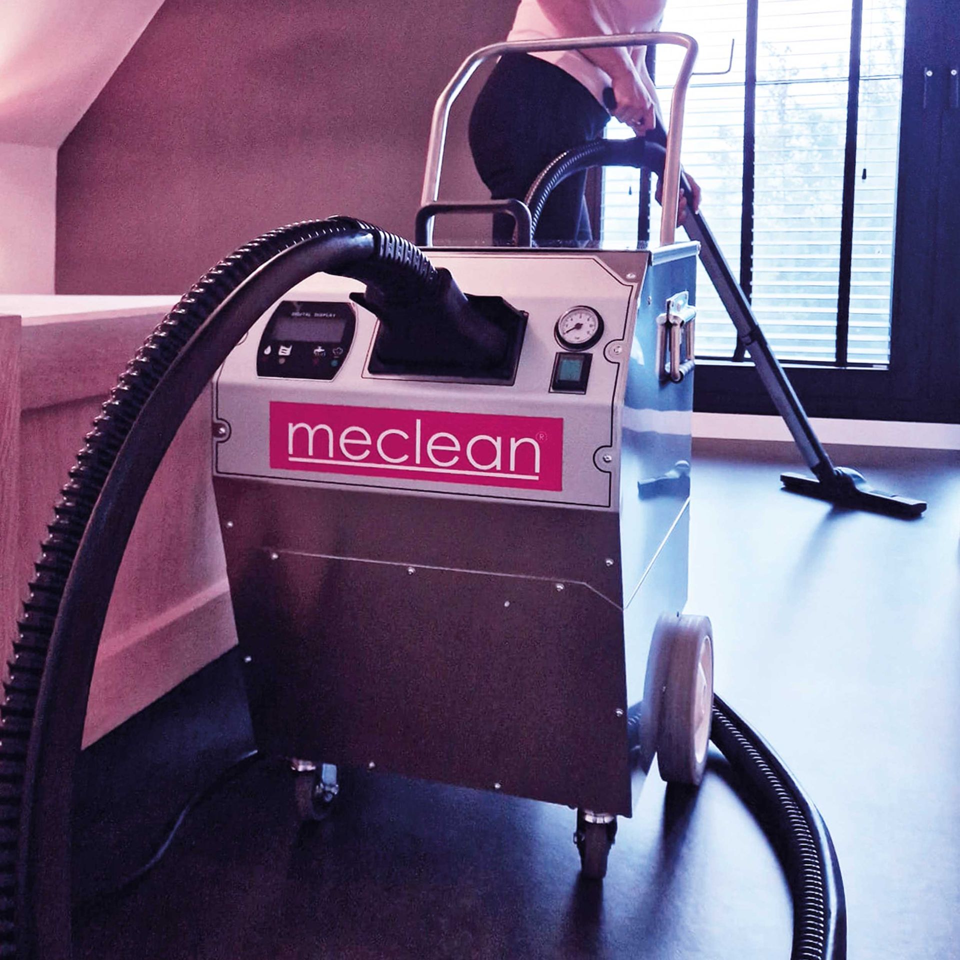 Meclean professional industrial steam cleaner Steampower Vac combating bedbugs with steam