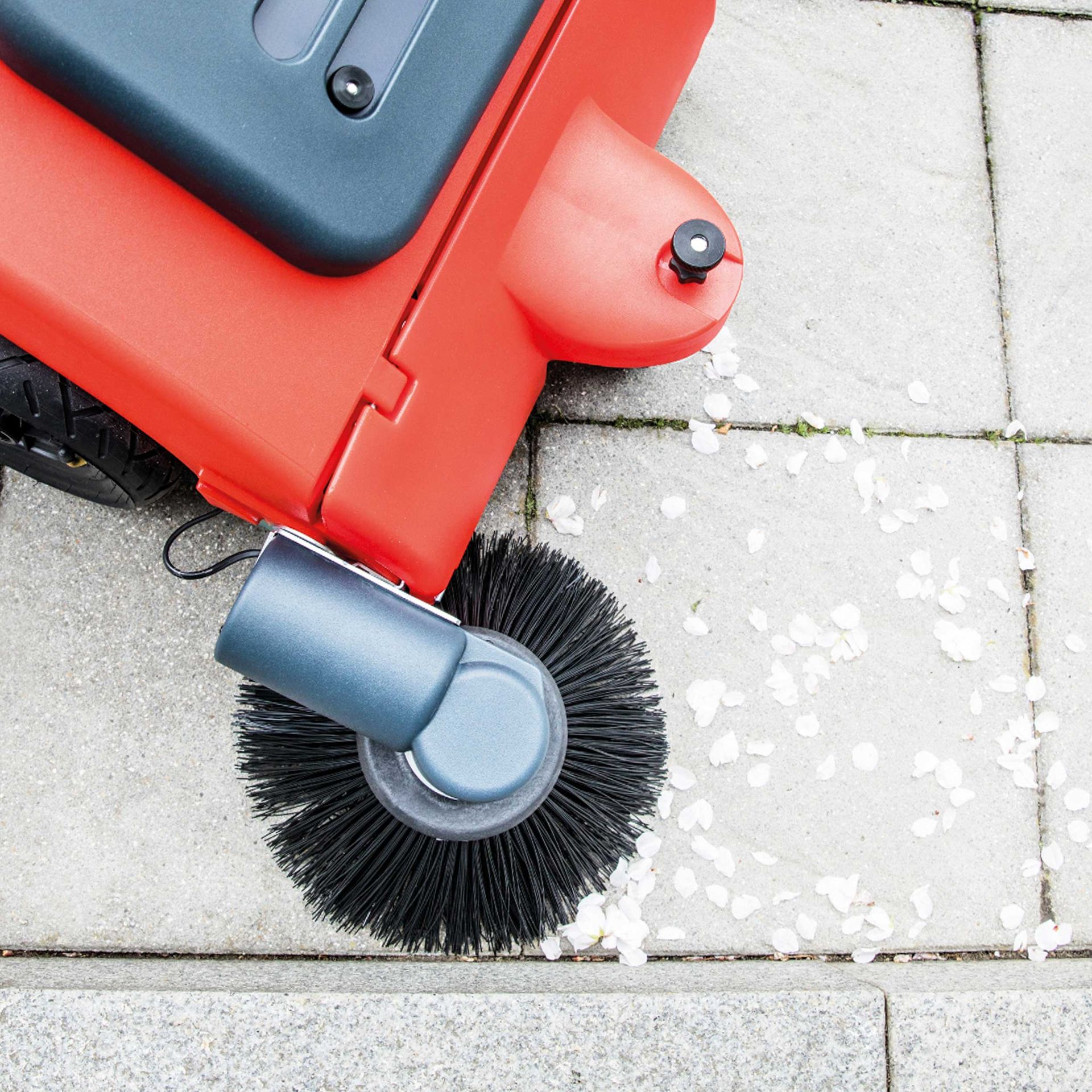 Meclean professional outdoor sweeper electrically powered drive Crossweep 650 outdoor sweeping