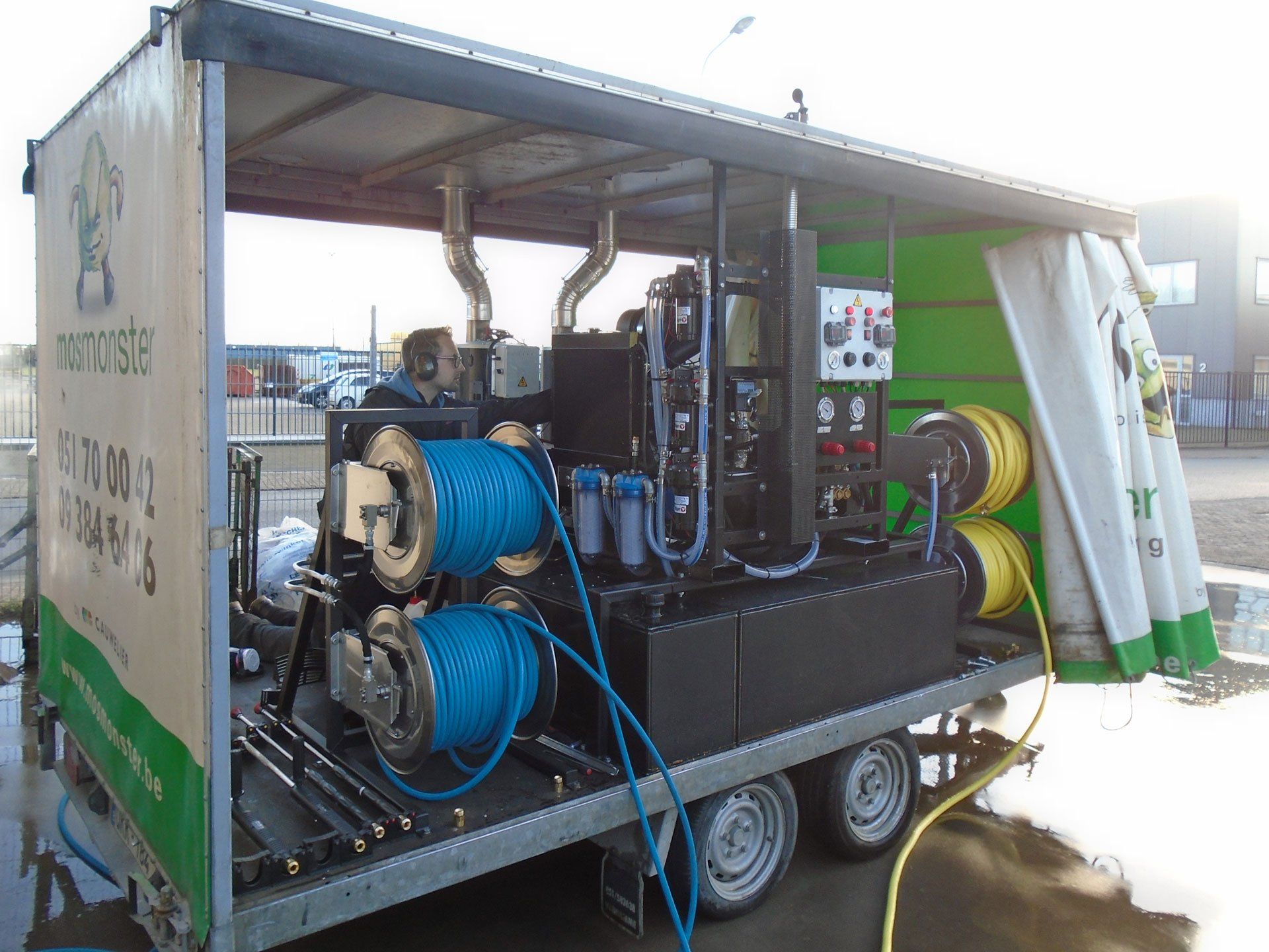Meclean maatwerk projecten riool reinigingssysteem in aanhanger bedrijfswagen