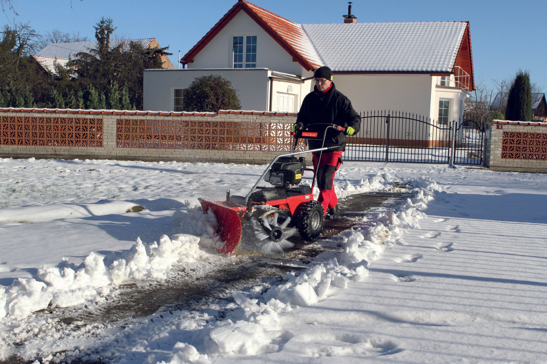 Meclean outdoor sweeper battery powered FRONTSWEEP PRO 82B shovel snow