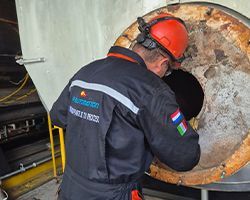 Técnico que fue ascendido dentro de sus funciones en planta
