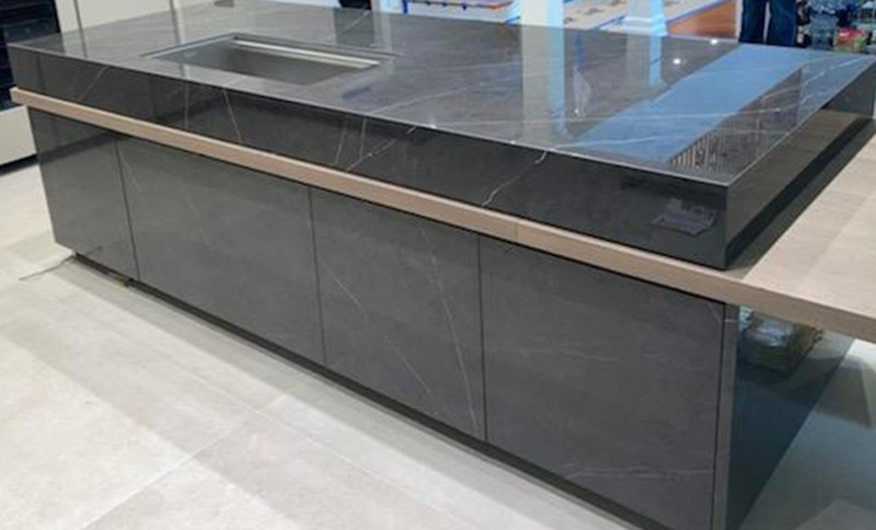 Island countertop and doors in Liem Dark Polished large format Xtone porcelain