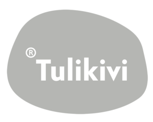 Logo di Tulikivi in ​​bianco su sfondo grigio arrotondato.