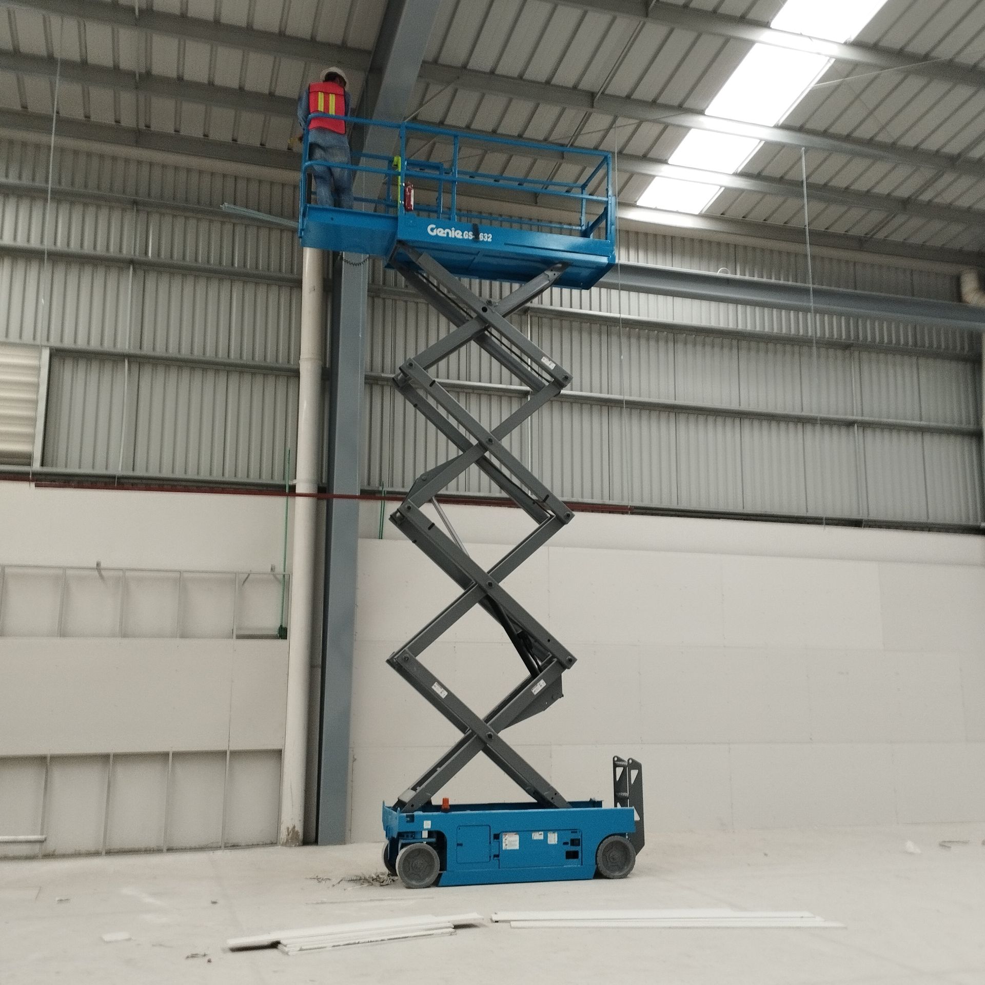 Andamio equipado con accesorios para trabajo en altura