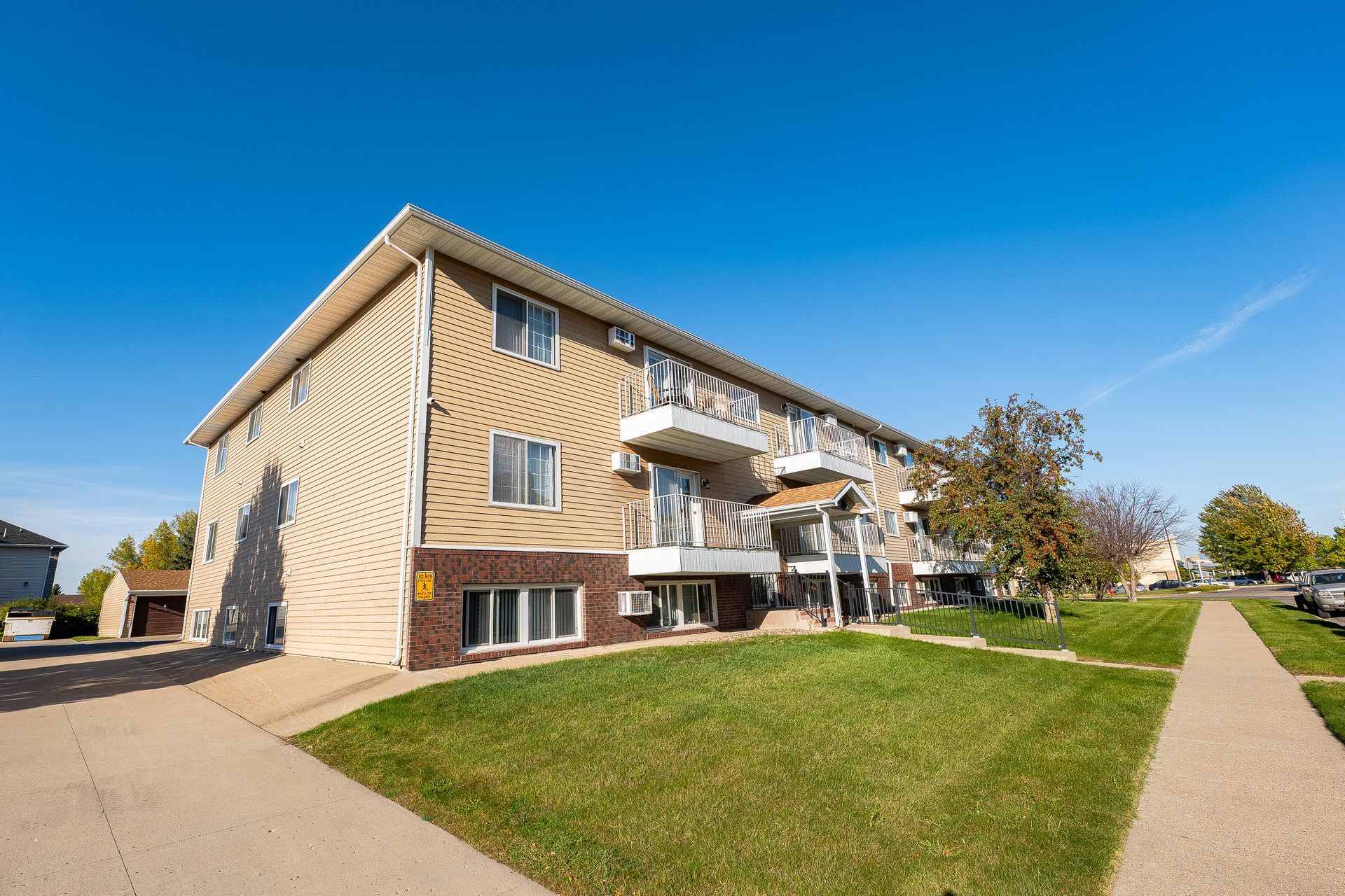 photo of grandview apartments two story apartment complex in bismarck north dakota