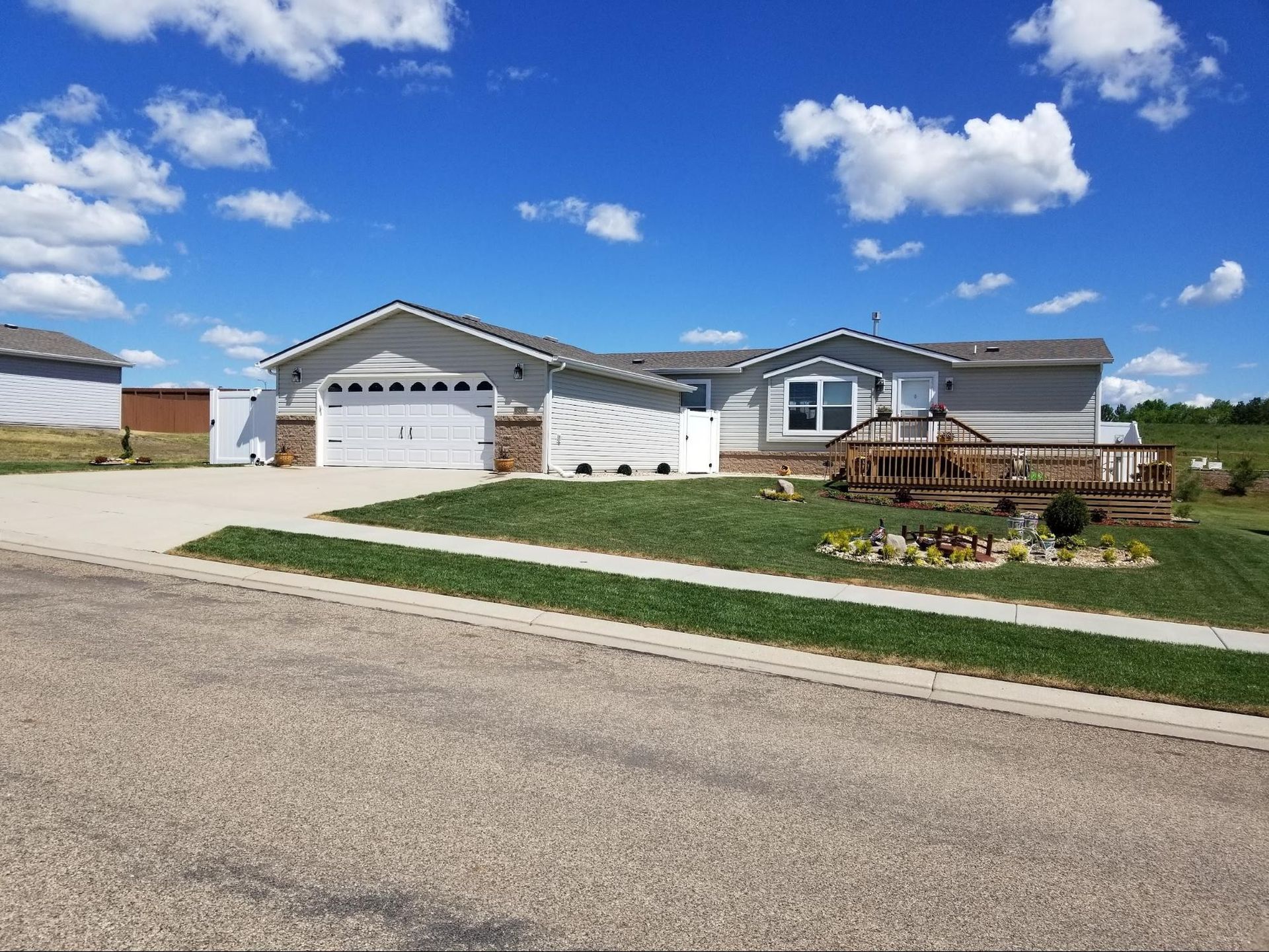 image of a double wide manufactured home located in stonecrest development in Bismarck North Dakota