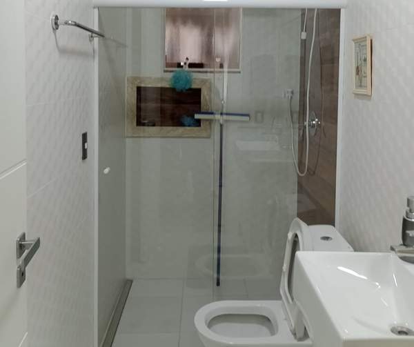 Vidraçaria especializada em Box de Banheiro .. Vidraçaria Franco Santa Felicidade  Curitiba PR