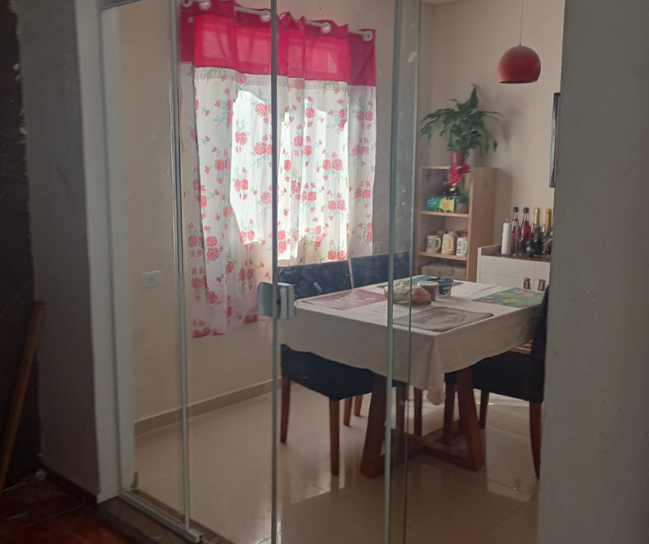 Vidraçaria especializada em portas e janelas de alta qualidade. Vidraçaria Franco em Santa Felicidade - PR