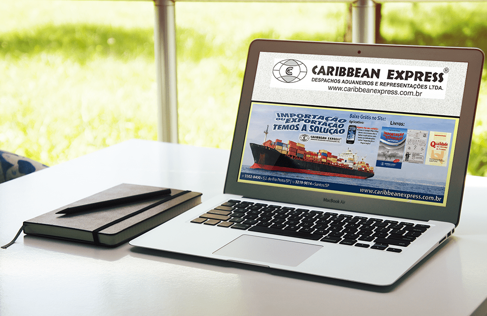 Capa do livro importação e exportação sem complicação com um navio cargueiro