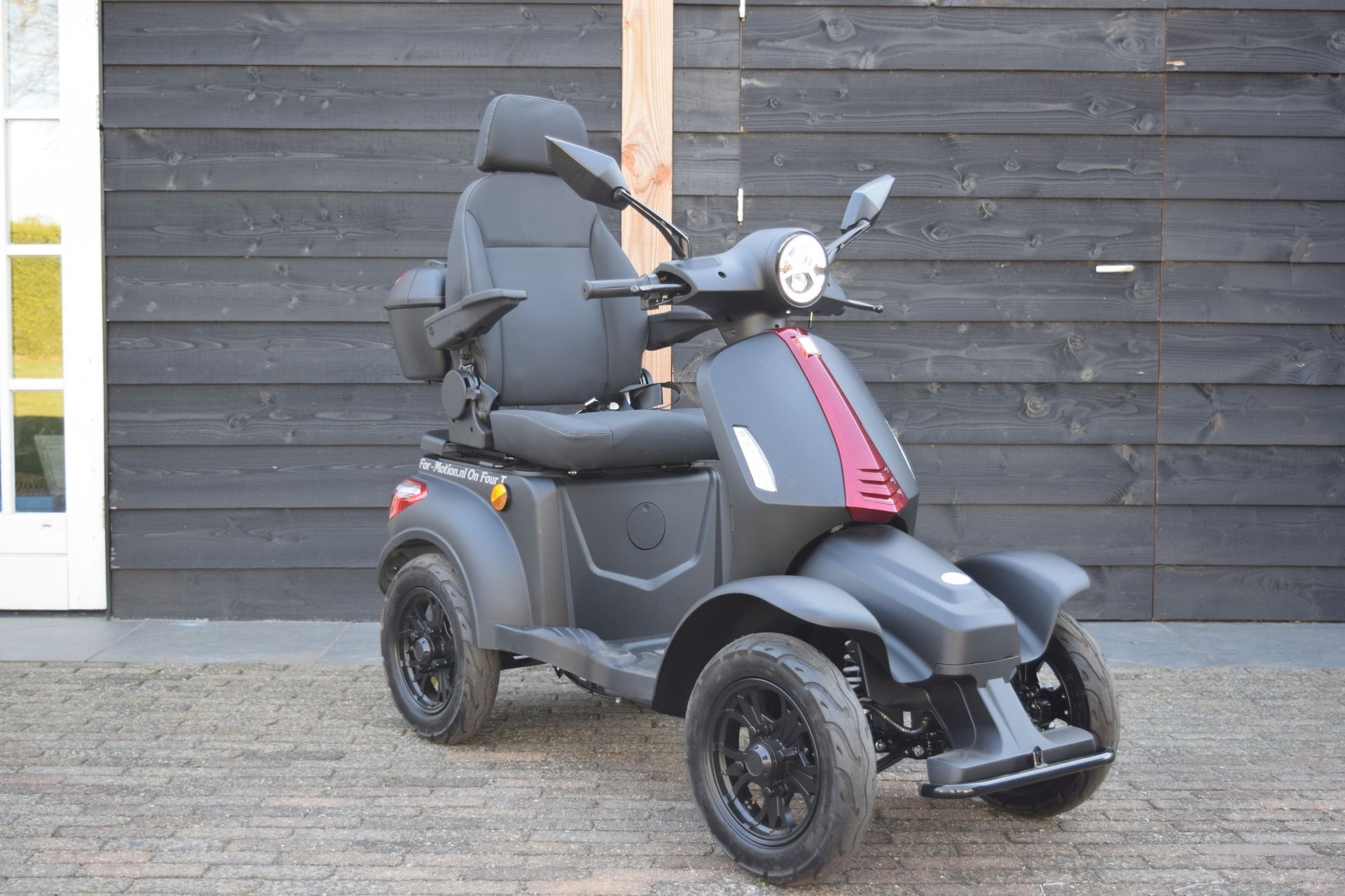 For Motion OnFour vierwiel scootmobiel 25 of 32 KM/U, 30 KM bereik