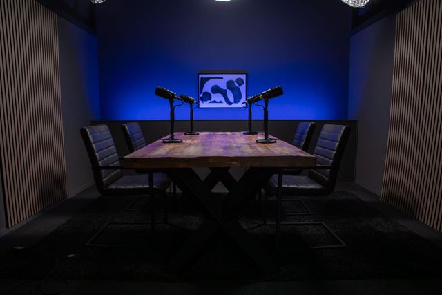 PodcastStudioBarneveld interieur met comfortabele stoelen en warme verlichting BUSINESS