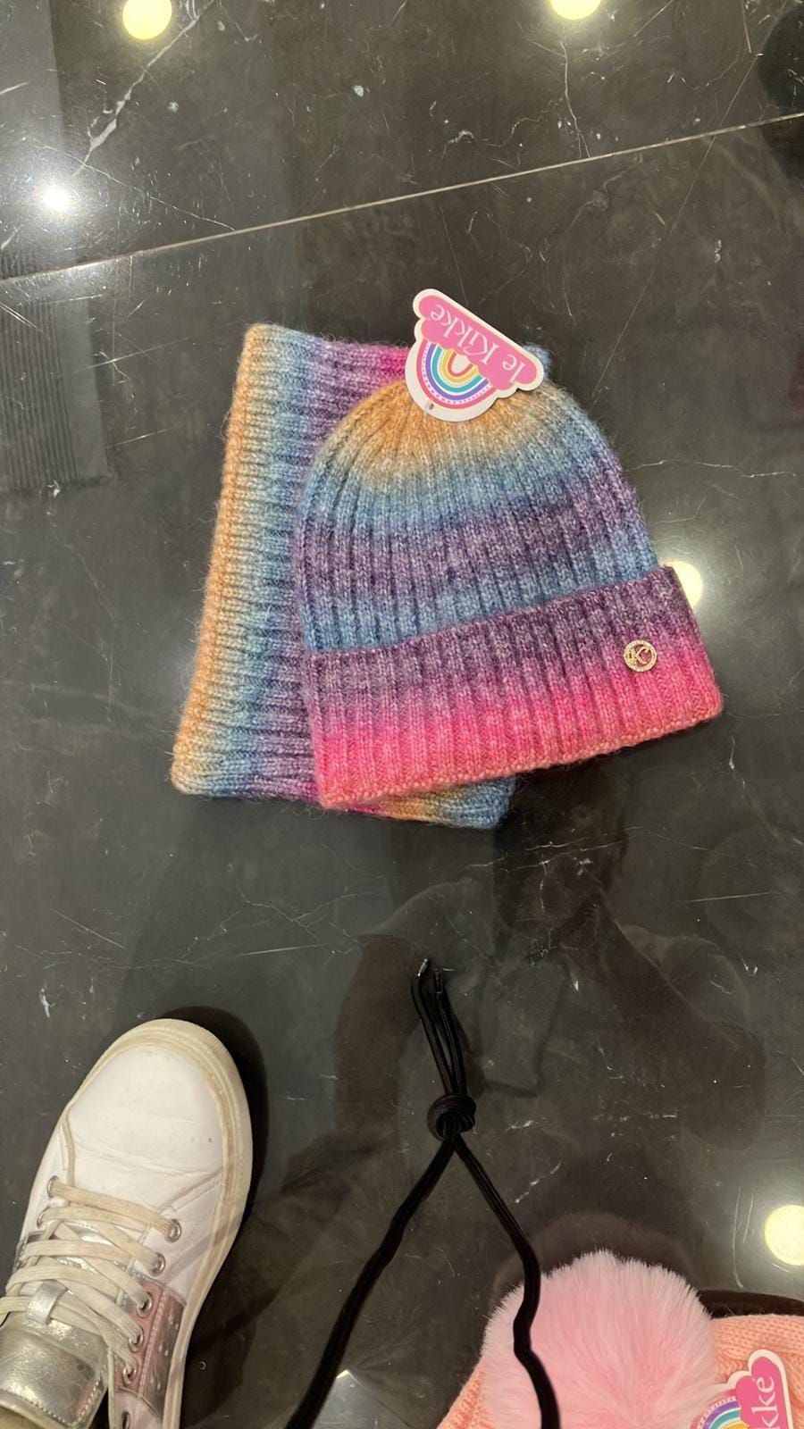 cappello e sciarpa arcobaleno bambina