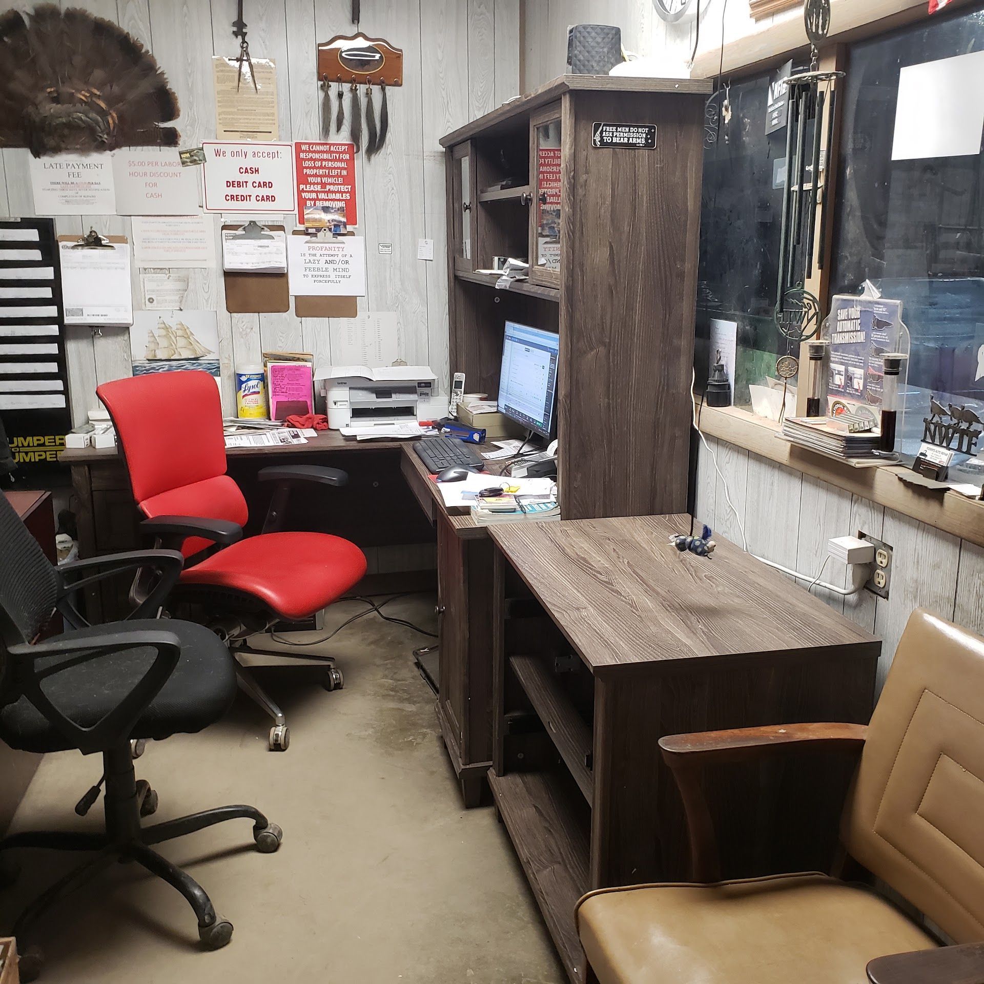 Customer Service Office And Front Desk Inside The Auto Shop | Yoder's Auto Repair