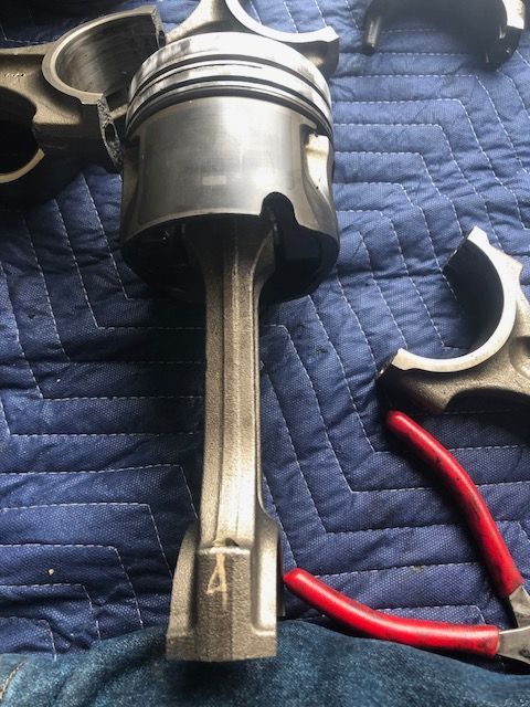 Piston and connecting rod, with the number 