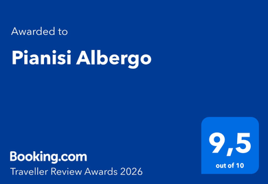 Premio Booking.com per Pianisi Albergo, sfondo blu, valutazione 9,5 su 10.