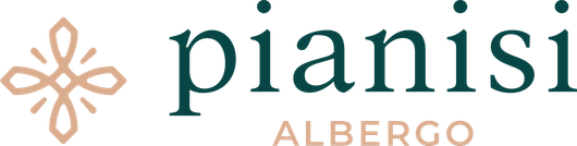 Logo per Pianisi Albergo, testo in verde acqua, elemento di design beige.