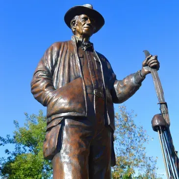statue
