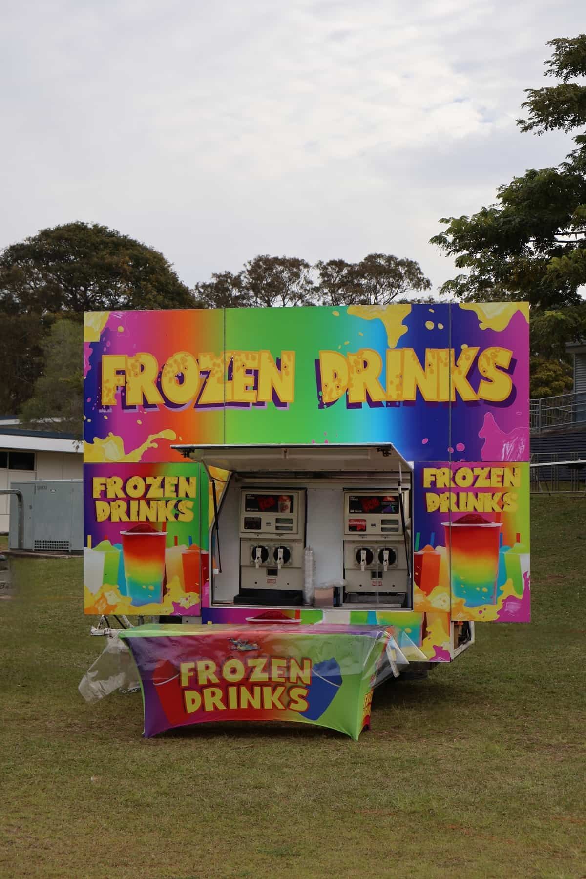 A Colourful Sign That Says Frozen Drinks On It — Bills Amusements In Emerald, QLD