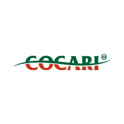 Logotipo da COSARI em verde e vermelho com uma linha verde curva atravessando o texto.