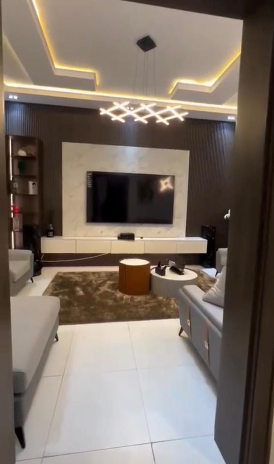A living room with a flat screen tv on the wall