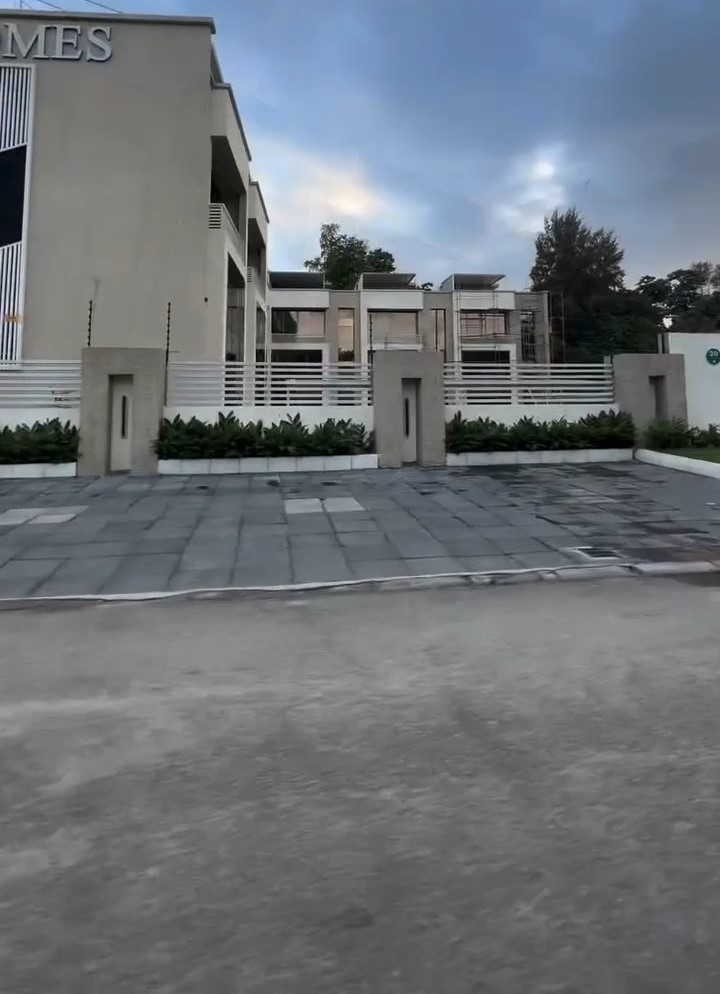 A large building with the word mes on it