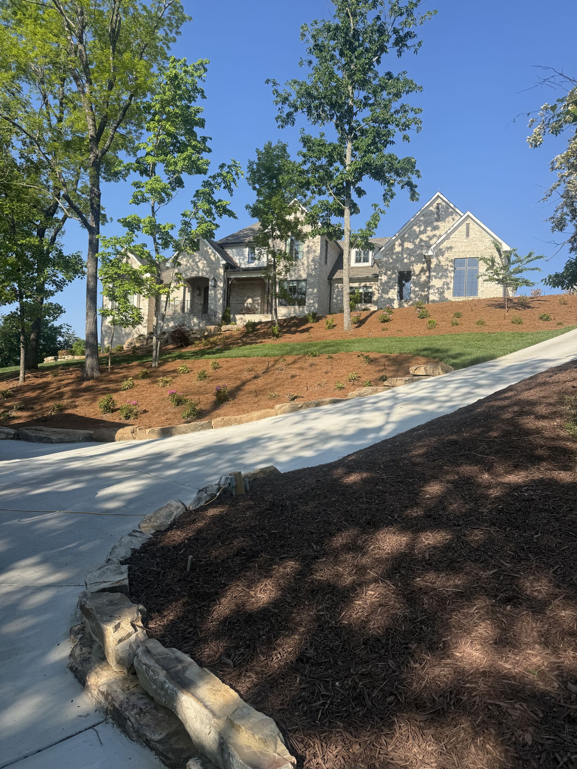 fresh mulch and pinestraw installation 