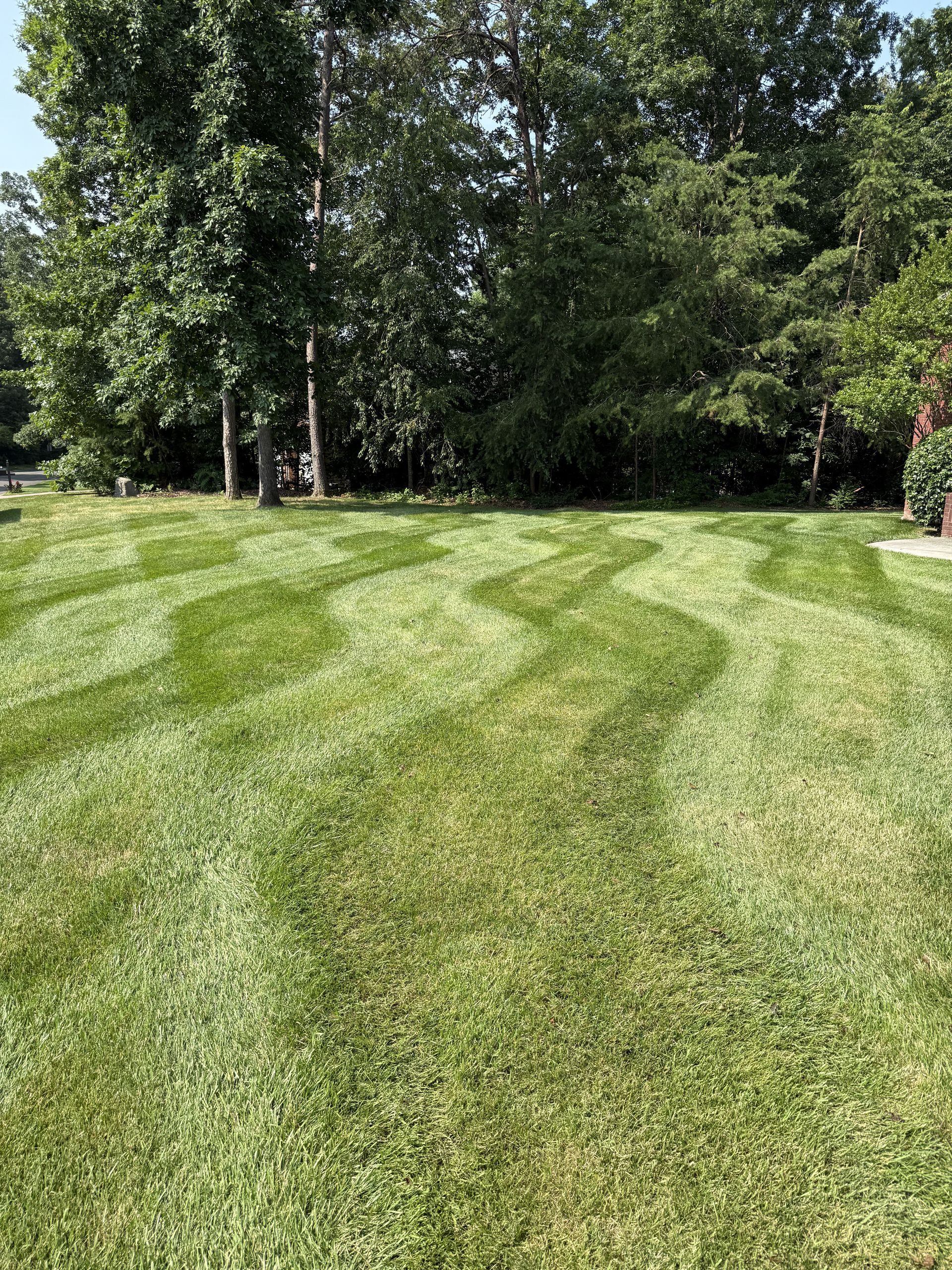 Lawn care company providing weekly mowing in Cleveland Tennessee