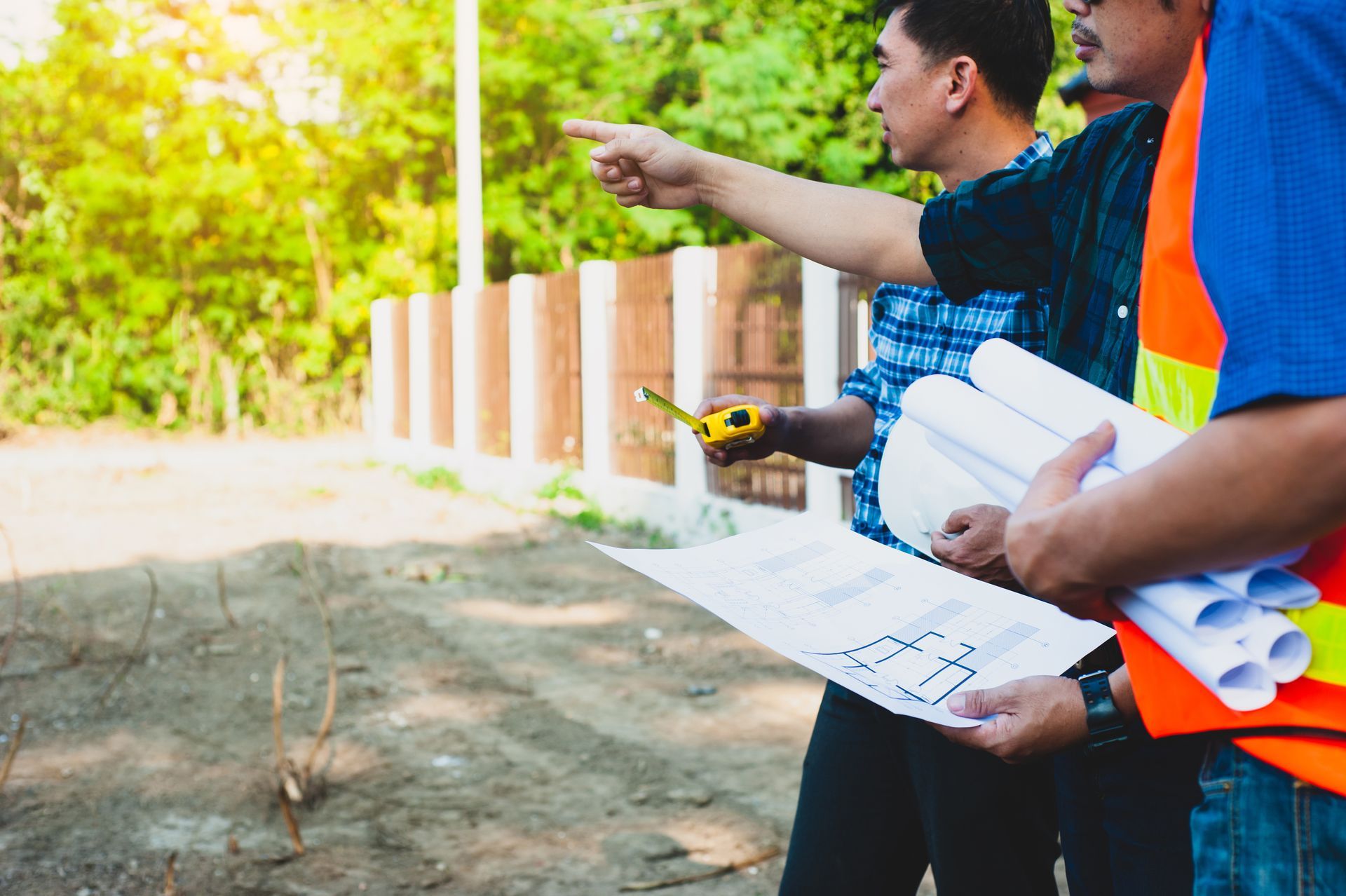 DIY vs professional fence contractor