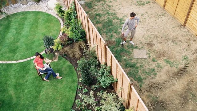 Who Owns the Fence Between Neighbors in Illinois?