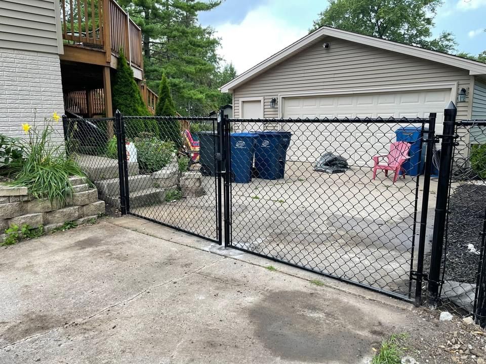 chain link fence installation Illinois