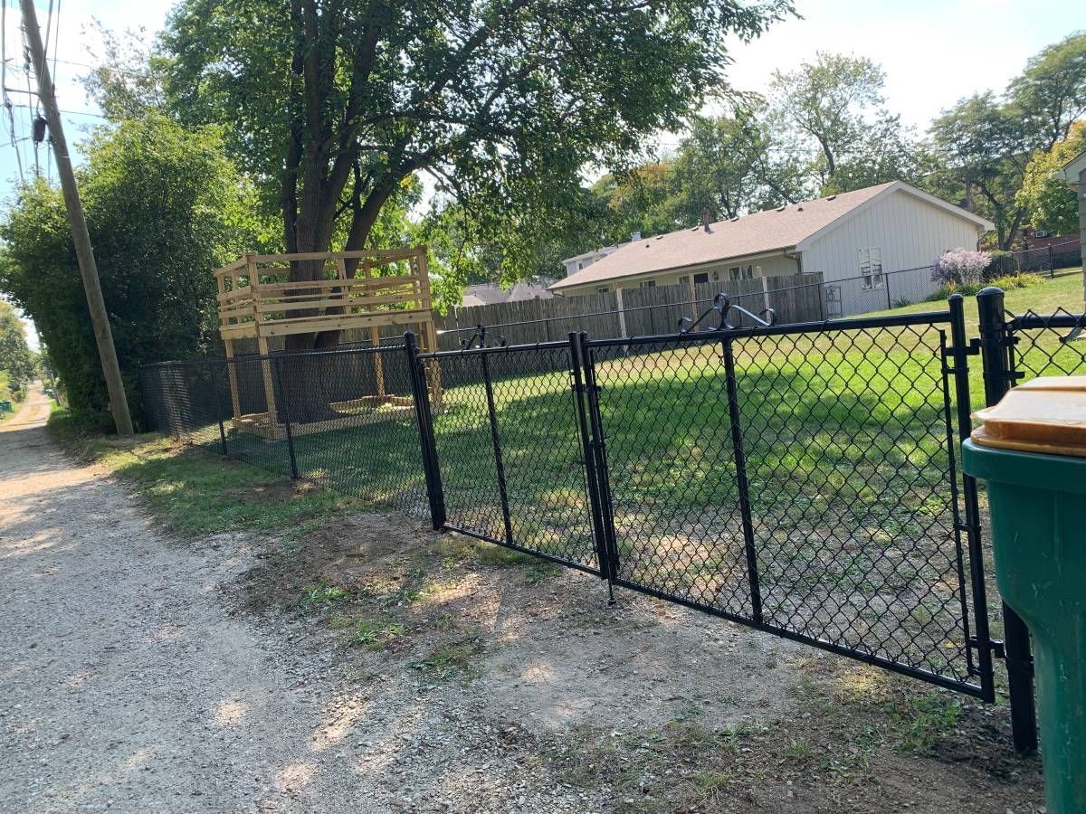 chain link fence installation Illinois