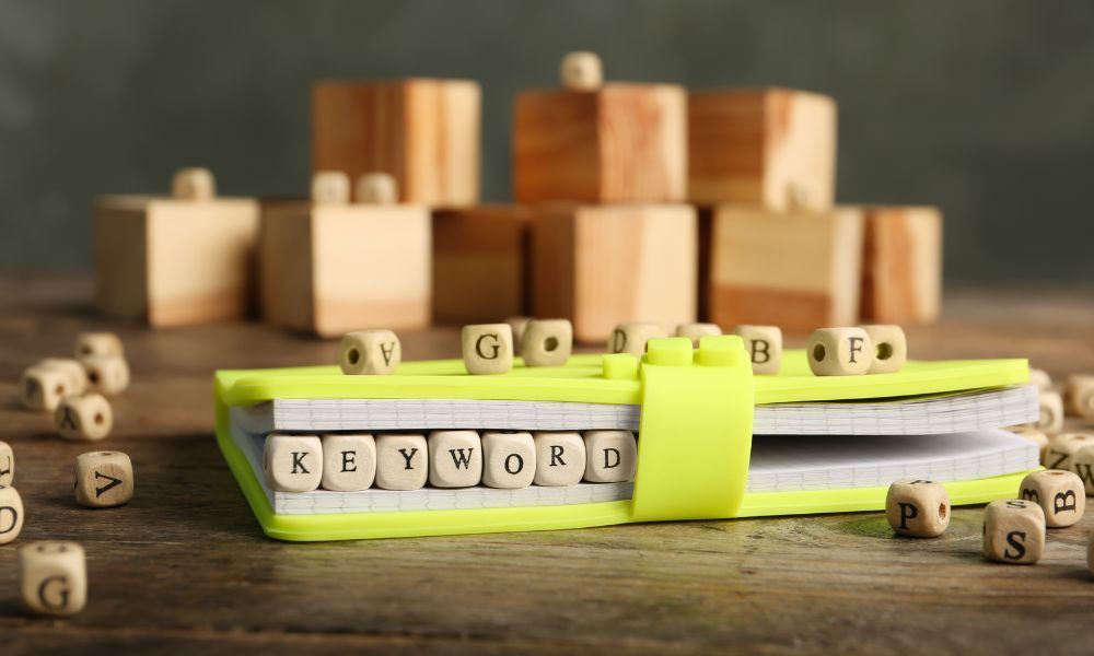 Search Game with Expert Keyword Research