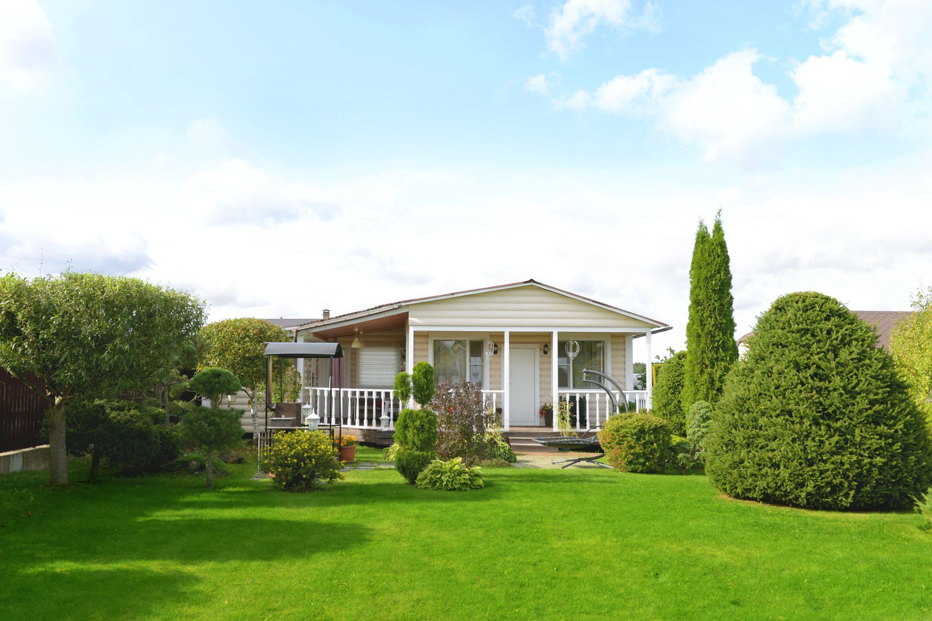 Residence with a lovely yard - Orlando, FL - A+ Plus Landscaping FL