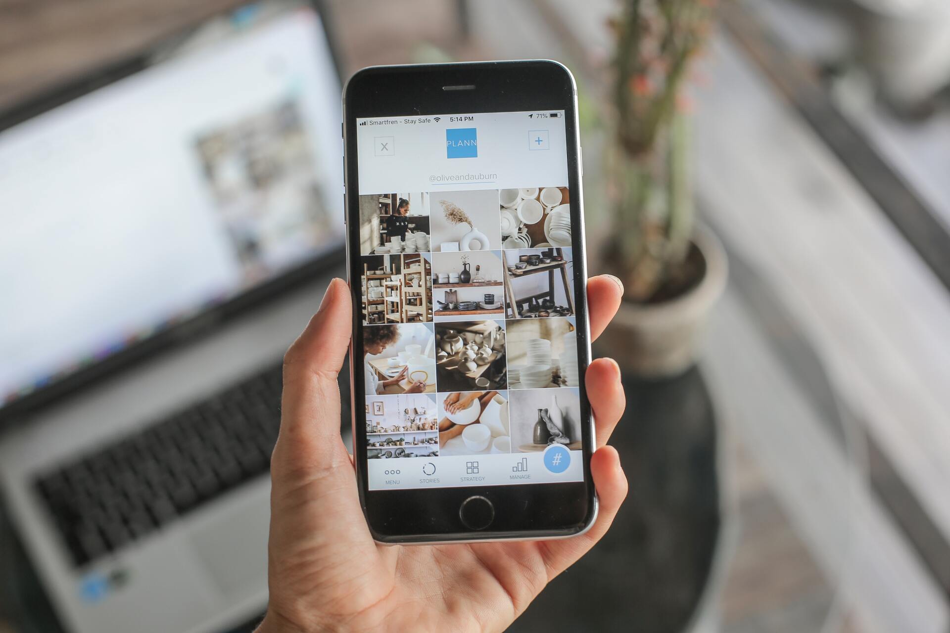 holding+phone+with+social+media+photos