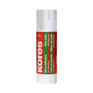 Barra de pegamento blanca con etiqueta roja y verde; la marca es Kores.